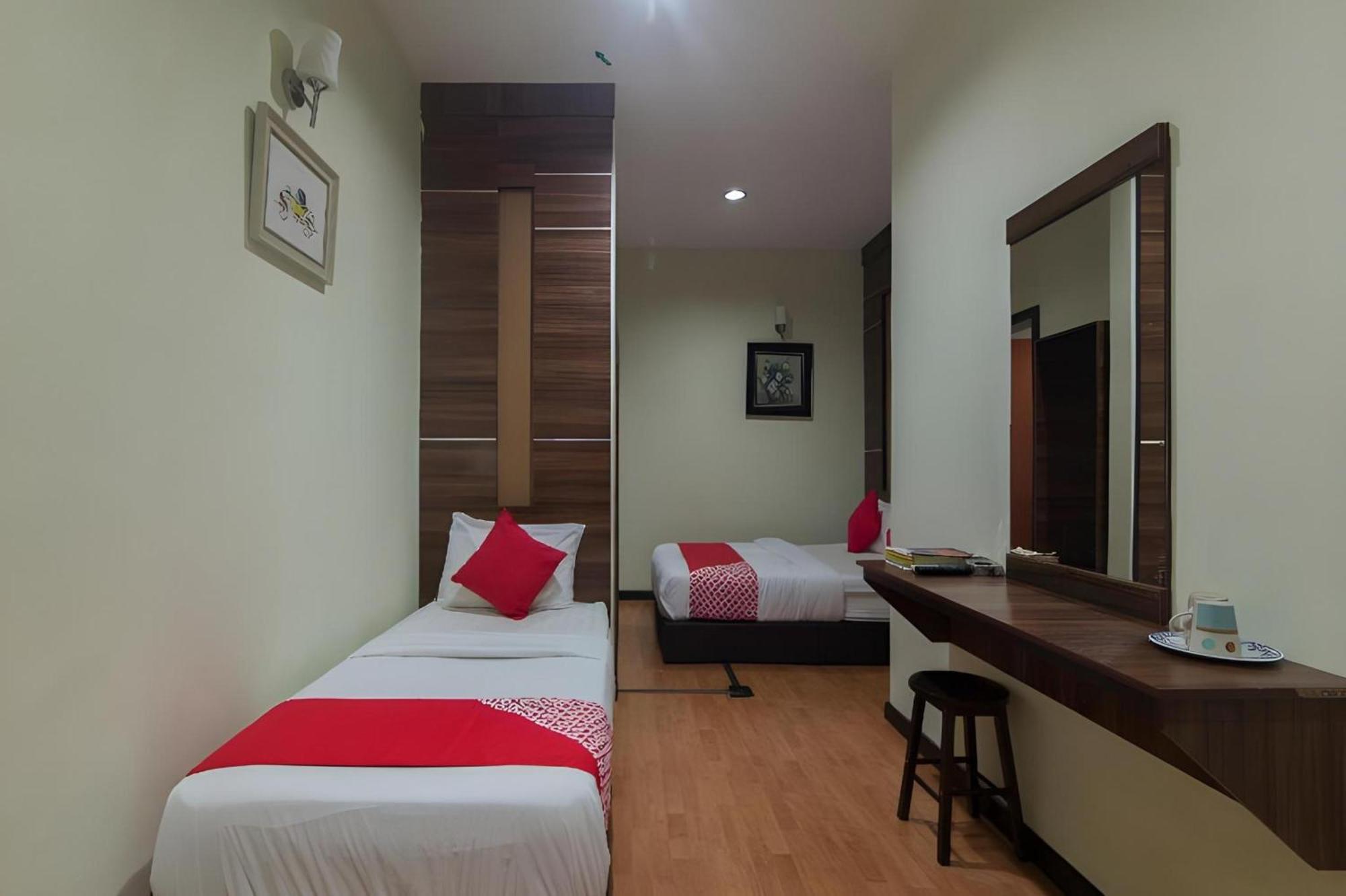 Capital O 812 Hotel Smc Seksyen 13 シャー・アラム エクステリア 写真