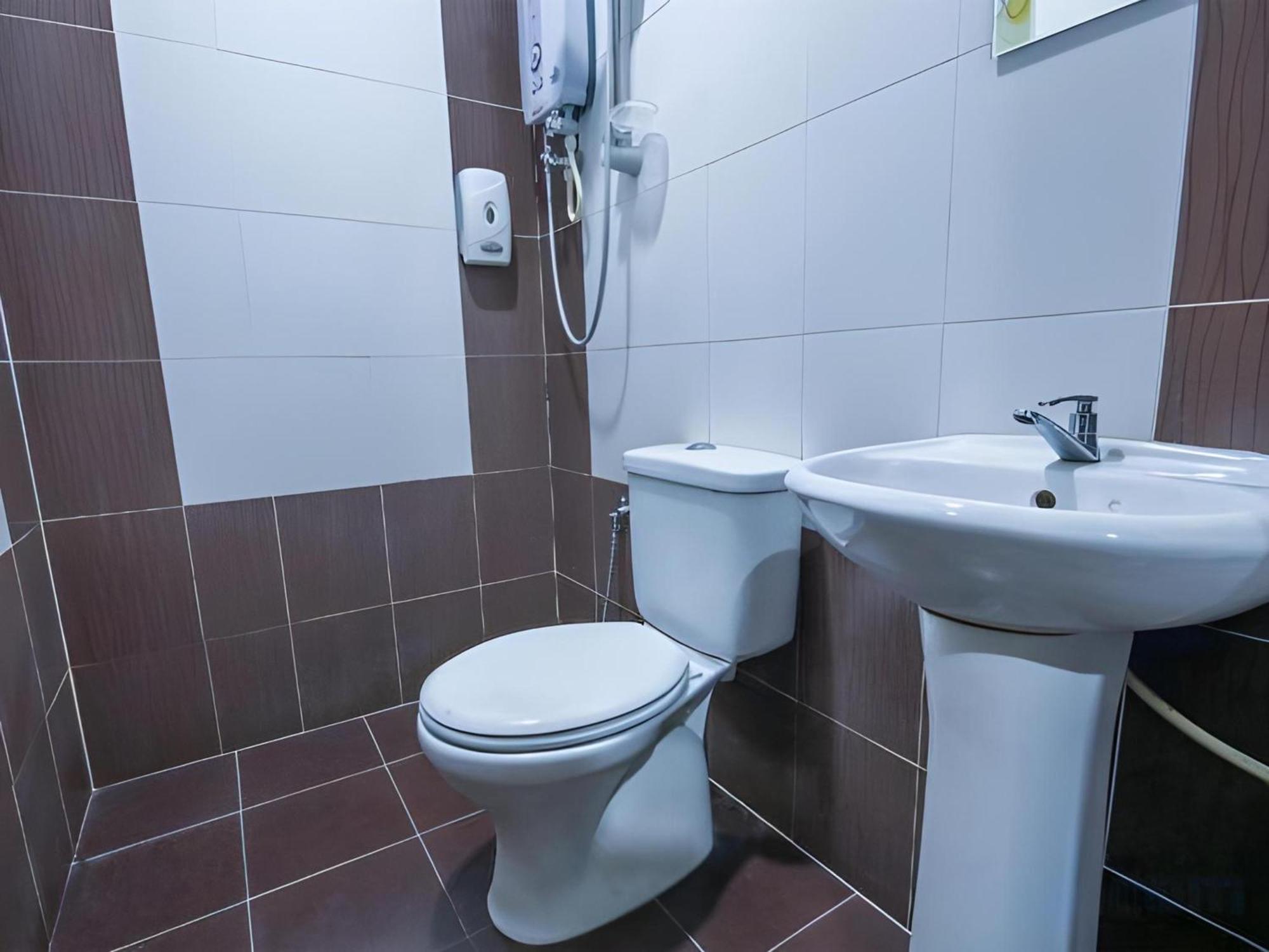 Capital O 812 Hotel Smc Seksyen 13 シャー・アラム エクステリア 写真