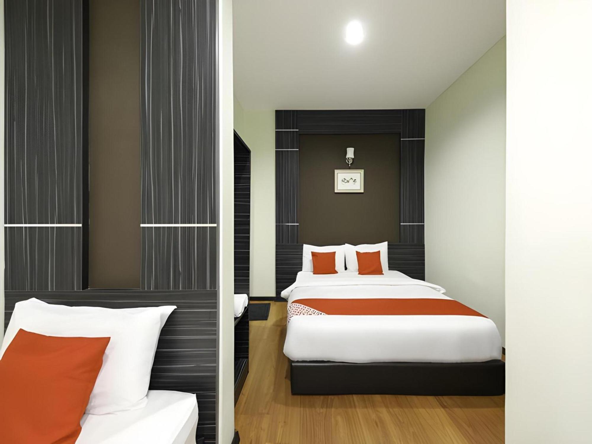 Capital O 812 Hotel Smc Seksyen 13 シャー・アラム エクステリア 写真