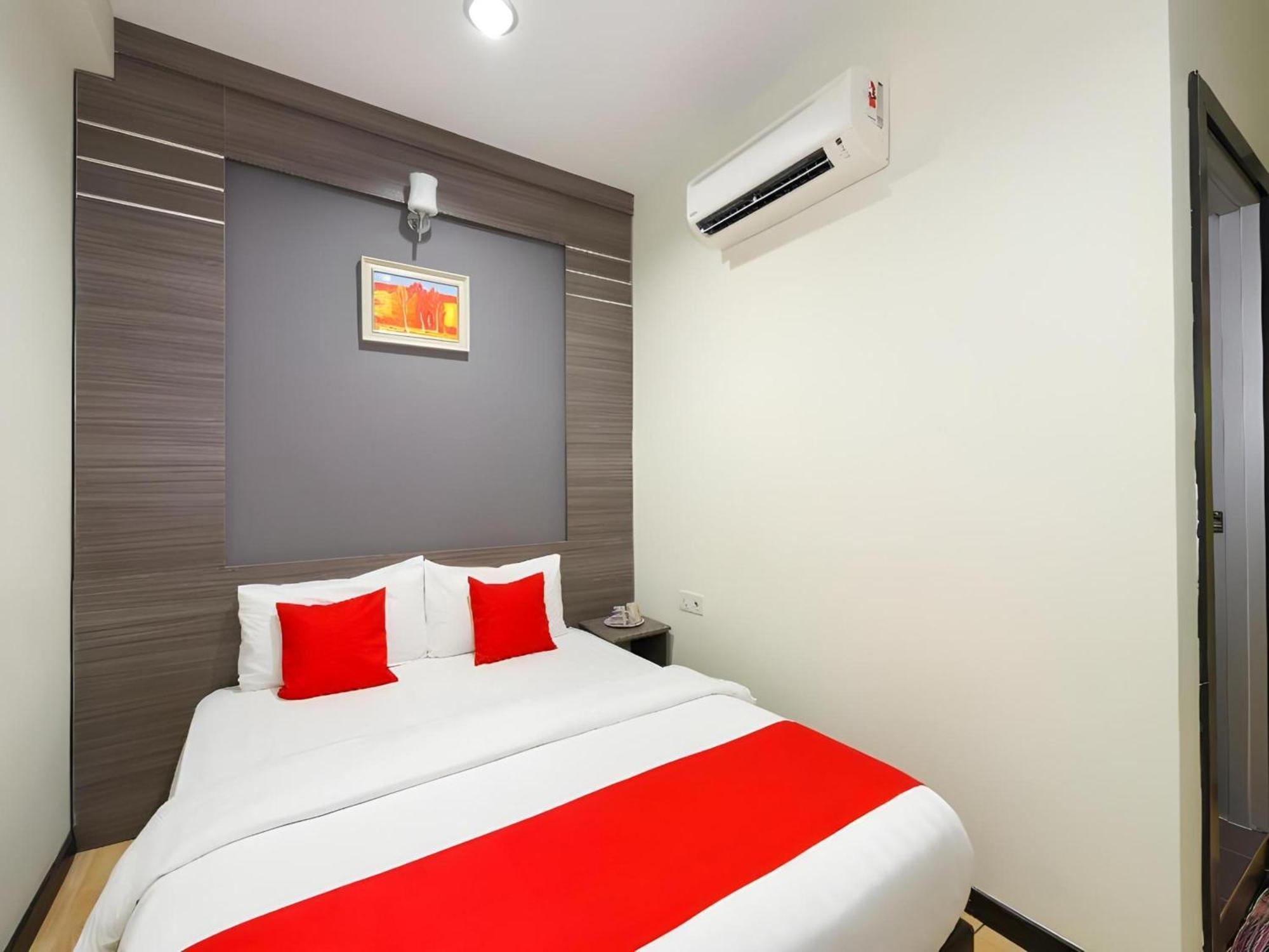 Capital O 812 Hotel Smc Seksyen 13 シャー・アラム エクステリア 写真