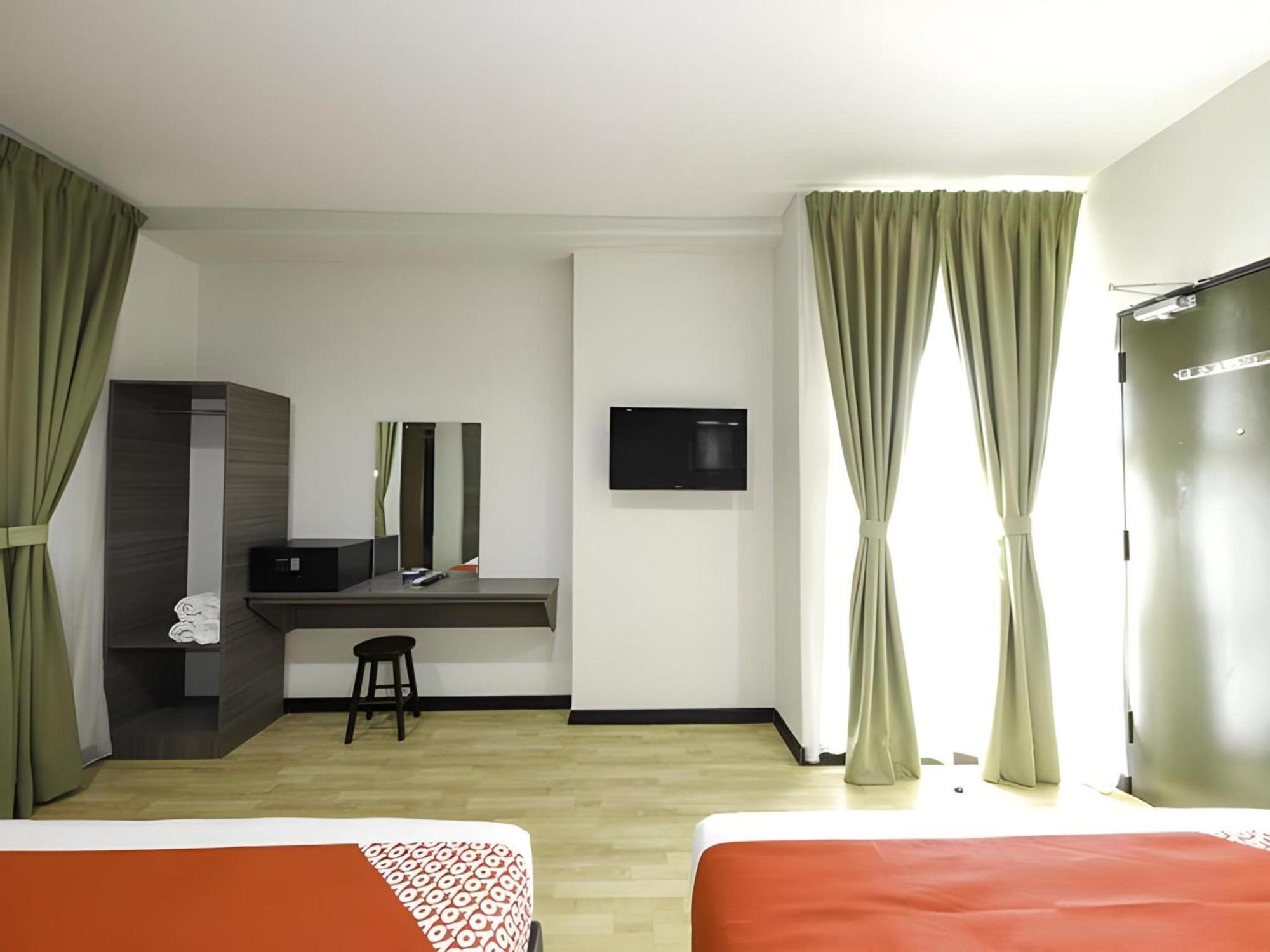 Capital O 812 Hotel Smc Seksyen 13 シャー・アラム エクステリア 写真