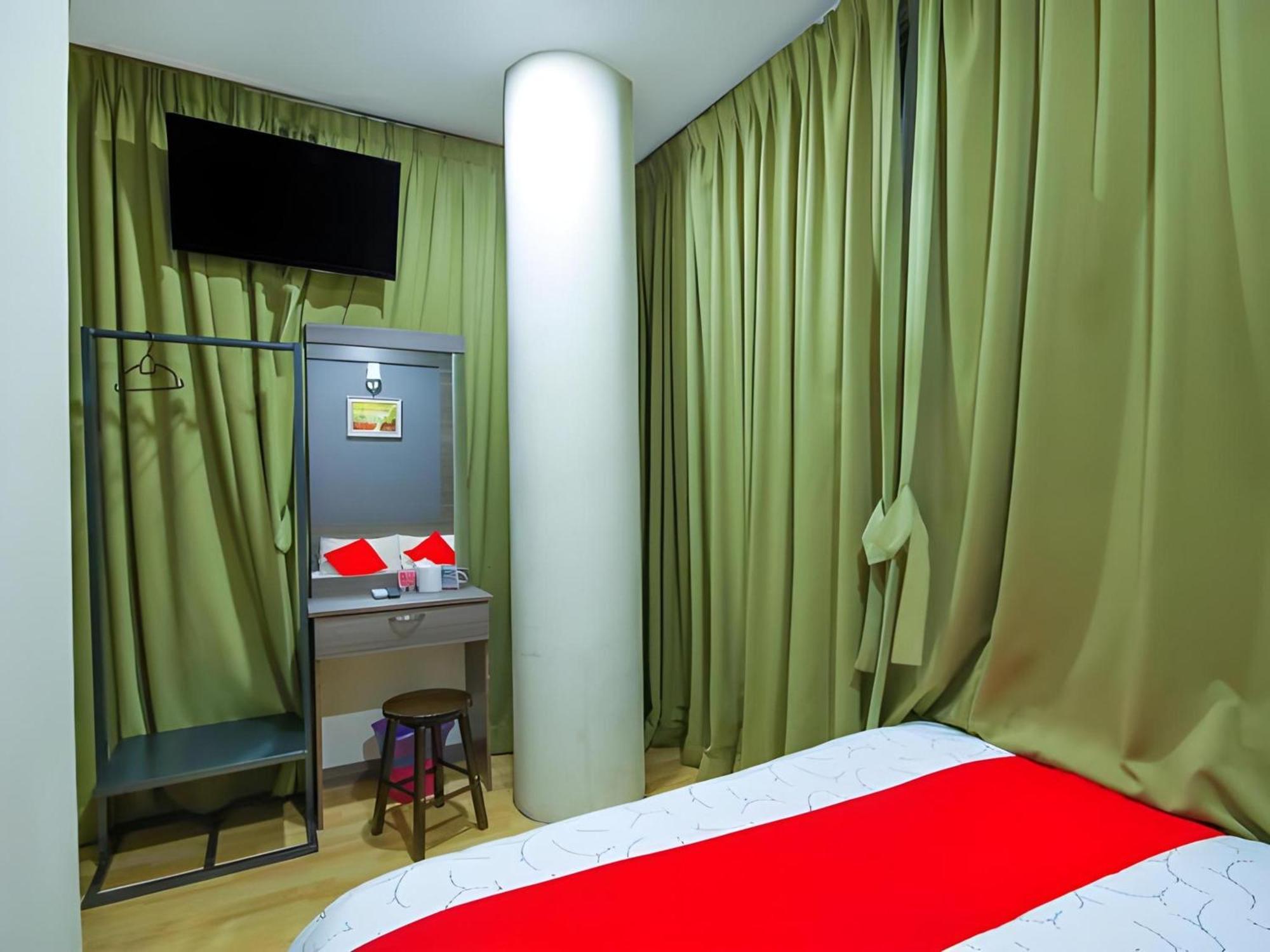 Capital O 812 Hotel Smc Seksyen 13 シャー・アラム エクステリア 写真
